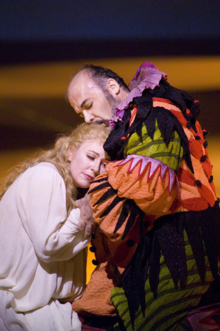 Mary Dunleavy (Gilda), Paolo Gavanelli (Rigoletto), Rigoletto, Giuseppe Verdi. San Francisco Opera, 2006-07. Photographer: Terrence McCarthy/San Francisco Opera.