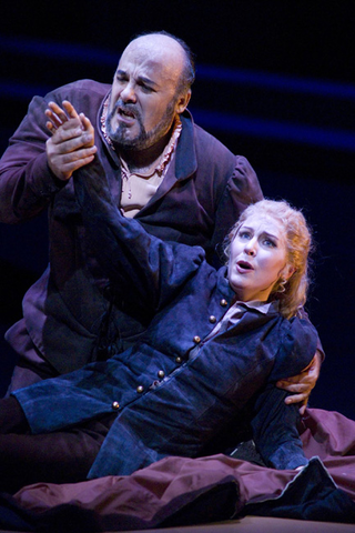 Paolo Gavanelli (Rigoletto), Mary Dunleavy (Gilda), Rigoletto, Giuseppe Verdi. San Francisco Opera, 2006-07. Photographer: Terrence McCarthy/San Francisco Opera.