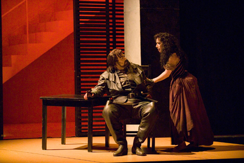 Kristinn Sigmundsson (Sparafucile), Katherine Rohrer (Maddalena), Rigoletto, Giuseppe Verdi. San Francisco Opera, 2006-07. Photographer: Terrence McCarthy/San Francisco Opera.