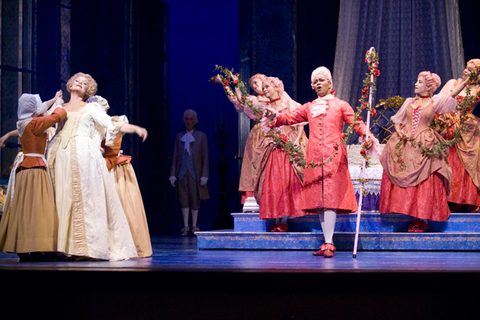 Karita Mattila (Manon), Kendall Gladen (A singer), four Madrigalists, Supernumeraries, Manon Lescaut, Giacomo Puccini. San Francisco Opera, 2006-07. Photographer: Terrence McCarthy/San Francisco Opera.