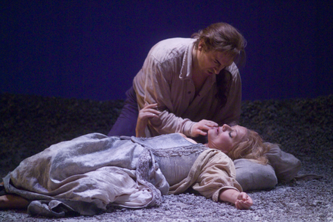 Misha Didyk (des Grieux), Karita Mattila (Manon), Manon Lescaut, Giacomo Puccini. San Francisco Opera, 2006-07. Photographer: Terrence McCarthy/San Francisco Opera.