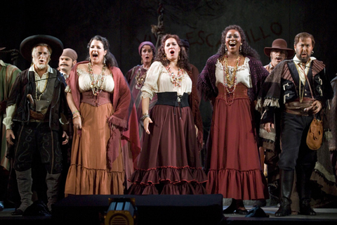 Matthew O'Neill (Le Dancaïre), Rhoslyn Jones (Frasquita), Hadar Halevy (Carmen), Kendall Gladen (Mercédès), Brian Frutiger (Le Remendado), Chorus, Carmen, Georges Bizet. San Francisco Opera, 2006-07. Photographer: Terrence McCarthy/San Francisco Opera.