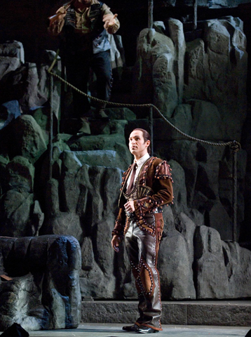 Kyle Ketelsen (Escamillo), Carmen, Georges Bizet. San Francisco Opera, 2006-07. Photographer: Terrence McCarthy/San Francisco Opera.