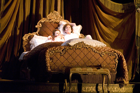 Soile Isokoski (Marschallin), Joyce DiDonato (Octavian), Der Rosenkavalier, Richard Strauss. San Francisco Opera, 2006-07. Photographer: Terrence McCarthy/San Francisco Opera.