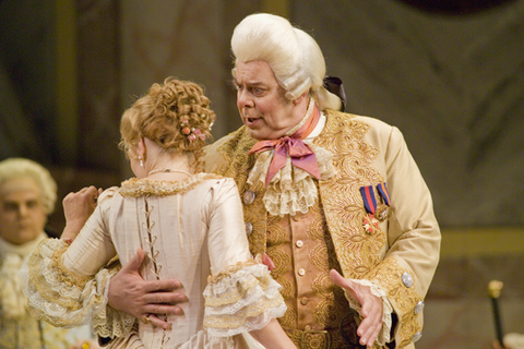 Miah Persson (Sophie), Kristinn Sigmundsson (Baron Ochs), Der Rosenkavalier, Richard Strauss. San Francisco Opera, 2006-07. Photographer: Terrence McCarthy/San Francisco Opera.