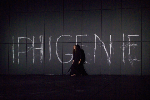 Susan Graham (Iphigénie), Iphigénie en Tauride, Christoph Willibald Gluck. San Francisco Opera, 2006-07. Photographer: Terrence McCarthy/San Francisco Opera.