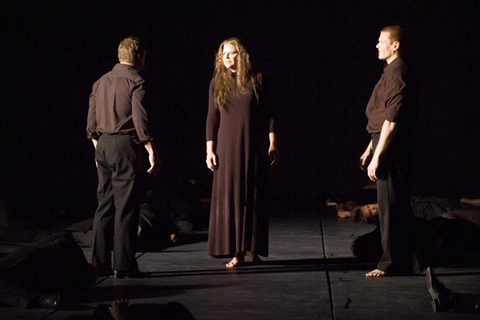 Paul Groves (Pylade), Susan Graham (Iphigénie), Bo Skovhus (Oreste), Iphigénie en Tauride, Christoph Willibald Gluck. San Francisco Opera, 2006-07. Photographer: Terrence McCarthy/San Francisco Opera.