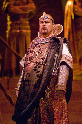 Juha Uusitalo (High Priest), Samson et Dalila, Camille Saint-Saëns. San Francisco Opera, 2007-08. Photographer: Terrence McCarthy/San Francisco Opera.