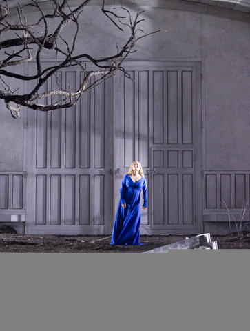 Petra Maria Schnitzer (Elisabeth), Tannhäuser, Richard Wagner. San Francisco Opera, 2007-08. Photographer: Terrence McCarthy/San Francisco Opera.