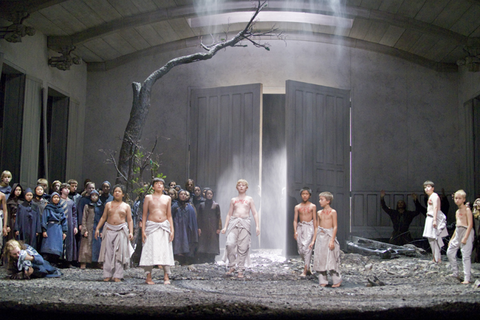 Chorus, Ensemble, Tannhäuser, Richard Wagner. San Francisco Opera, 2007-08. Photographer: Terrence McCarthy/San Francisco Opera.