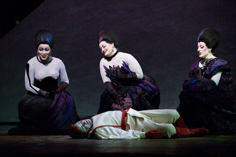 Kendall Gladen (Second Lady), Elza van den Heever (First Lady), Katharine Tier (Third Lady), Piotr Beczala (Tamino), Die Zauberflöte, Wolfgang Amadeus Mozart. San Francisco Opera, 2007-08. Photographer: Terrence McCarthy/San Francisco Opera.