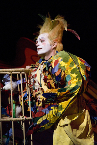 Christopher Maltman (Papageno), Die Zauberflöte, Wolfgang Amadeus Mozart. San Francisco Opera, 2007-08. Photographer: Terrence McCarthy/San Francisco Opera.