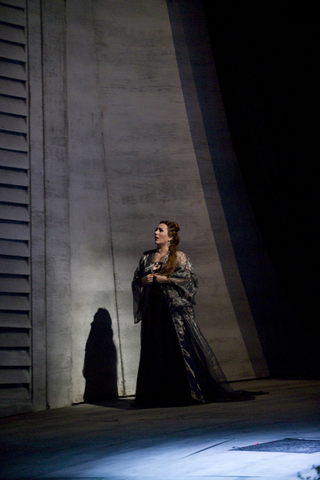 Georgina Lukács (Lady Macbeth), Macbeth, Giuseppe Verdi. San Francisco Opera, 2007-08. Photographer: Terrence McCarthy/San Francisco Opera.