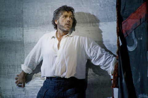 Thomas Hampson (Macbeth), Macbeth, Giuseppe Verdi. San Francisco Opera, 2006-07. Photographer: Terrence McCarthy/San Francisco Opera.