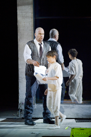 Raymond Aceto (Banquo), Ben Seigel (Fleance), Macbeth, Giuseppe Verdi. San Francisco Opera, 2007-08. Photographer: Terrence McCarthy/San Francisco Opera.