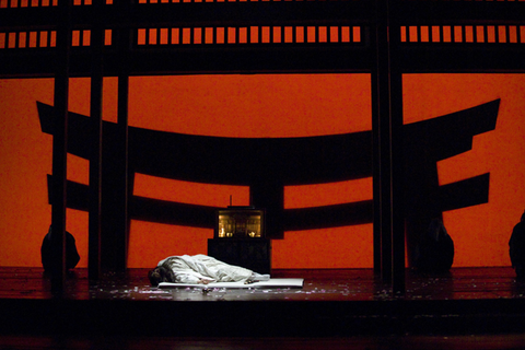 Patricia Racette (Cio-Cio-San), Madama Butterfly, Giacomo Puccini. San Francisco Opera, 2007-08. Photographer: Terrence McCarthy/San Francisco Opera.