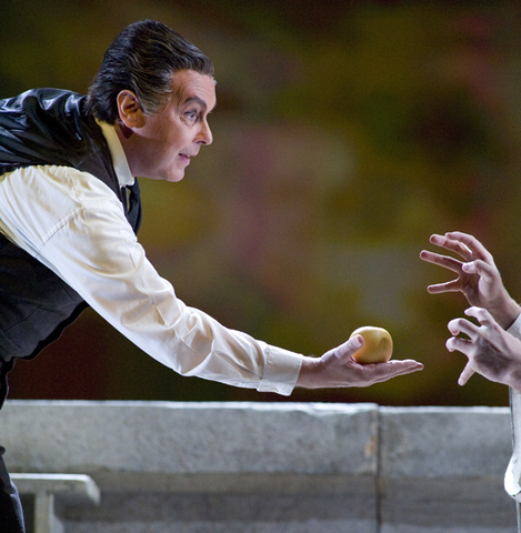 Stefan Margita (Loge), Das Rheingold, Richard Wagner. San Francisco Opera, 2007-08. Photographer: Terrence McCarthy/San Francisco Opera.