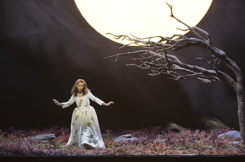 Natalie Dessay (Lucia), Lucia di Lammermoor, Gaetano Donizetti. San Francisco Opera, 2007-08. Photographer: Terrence McCarthy/San Francisco Opera.