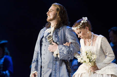 Gabriele Viviani (Enrico), Natalie Desay (Lucia), Lucia di Lammermoor, Gaetano Donizetti. San Francisco Opera, 2007-08. Photographer: Terrence McCarthy/San Francisco Opera.