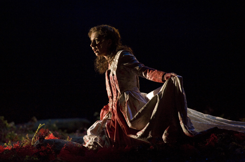 Natalie Dessay (Lucia), Lucia di Lammermoor, Gaetano Donizetti. San Francisco Opera, 2007-08. Photographer: Terrence McCarthy/San Francisco Opera.