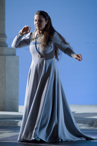 Barbara Frittoli (Amelia Grimaldi), Simon Boccanegra, Giuseppe Verdi. San Francisco Opera, 2008-09. Photographer: Terrence McCarthy/San Francisco Opera.