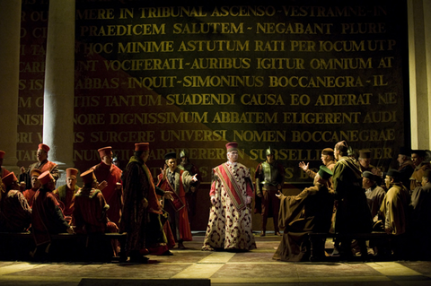 Dimitri Hvorostovsky (Simon Boccanegra), Chorus, Simon Boccanegra, Giuseppe Verdi. San Francisco Opera, 2008-09. Photographer: Terrence McCarthy/San Francisco Opera.