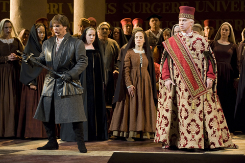 Marcus Haddock (Gabriele Adorno), Dmitri Hvorotovsky (Simon Boccanegra), Chorus, Simon Boccanegra, Giuseppe Verdi. San Francisco Opera, 2008-09. Photographer: Terrence McCarthy/San Francisco Opera.