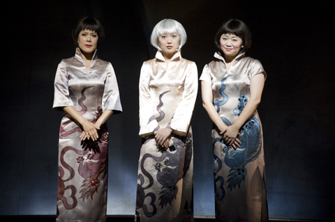 Ning Liang (LuLing Liu Young ), Qian Yi (Precious Auntie), Zheng Cao (Ruth Young Kamen), The Bonesetter's Daughter, Stewart Wallace. San Francisco Opera, 2008-09. Photographer: Terrence McCarthy/San Francisco Opera.