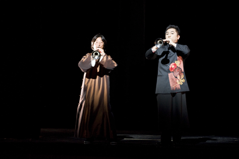 Zuo Jicheng (A Suona player), Wu Tong (A Taoist Priest), The Bonesetter's Daughter, Stewart Wallace. San Francisco Opera, 2008-09. Photographer: Terrence McCarthy/San Francisco Opera.