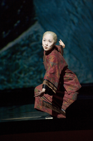 Qian Yi (Precious Auntie), The Bonesetter's Daughter, Stewart Wallace. San Francisco Opera, 2008-09. Photographer: Terrence McCarthy/San Francisco Opera.