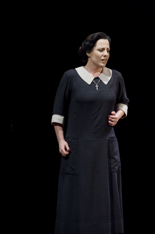 Katharine Tier (Brigitta), Die Tote Stadt, Eric Wolfgang Korngold. San Francisco Opera, 2008-09. Photographer: Terrence McCarthy/San Francisco Opera.