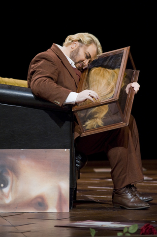 Torsten Kerl (Paul), Die Tote Stadt, Eric Wolfgang Korngold. San Francisco Opera, 2008-09. Photographer: Terrence McCarthy/San Francisco Opera.