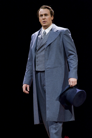 Lucas Meachem (Frank), Die Tote Stadt, Eric Wolfgang Korngold. San Francisco Opera, 2008-09. Photographer: Terrence McCarthy/San Francisco Opera.