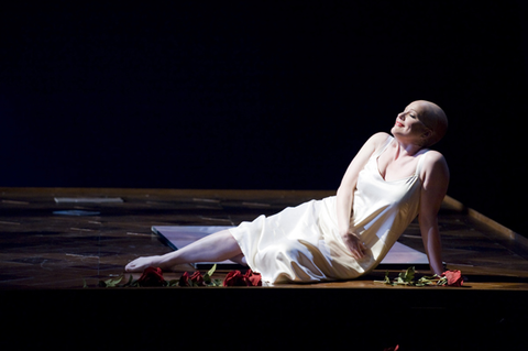 Emily Magee (Marietta), Die Tote Stadt, Eric Wolfgang Korngold. San Francisco Opera, 2008-09. Photographer: Terrence McCarthy/San Francisco Opera.