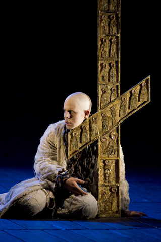 Andrew Bidlack (The Simpleton), Boris Godunov, Modest Petrovich Mussorgsky. San Francisco Opera, 2008-09. Photographer: Terrence McCarthy/San Francisco Opera.