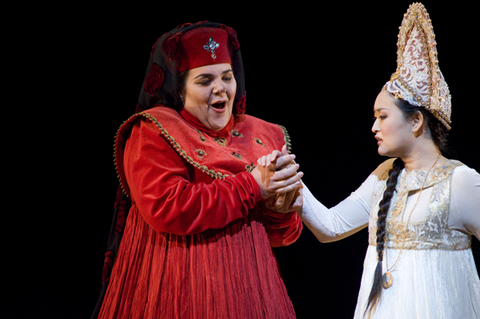 Daveda Karanas (The Nurse), Ji Young Yang (Xenia), Boris Godunov, Modest Petrovich Mussorgsky. San Francisco Opera, 2008-09. Photographer: Terrence McCarthy/San Francisco Opera.