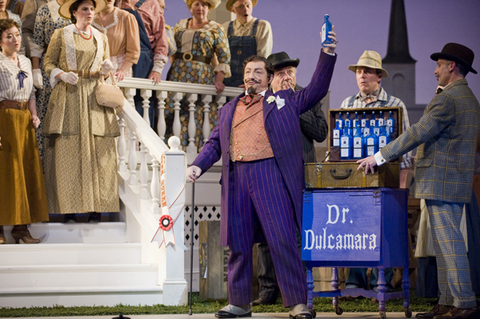 Alessandro Corbelli (Dulcamara), Chorus, L'Elisir d'Amore, Gaetano Donizetti. San Francisco Opera, 2008-09. Photographer: Terrence McCarthy/San Francisco Opera.