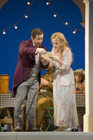 Alessandro Corbelli (Dulcamara), Inva Mula (Adina), Ensemble, L'Elisir d'Amore, Gaetano Donizetti. San Francisco Opera, 2008-09. Photographer: Terrence McCarthy/San Francisco Opera.