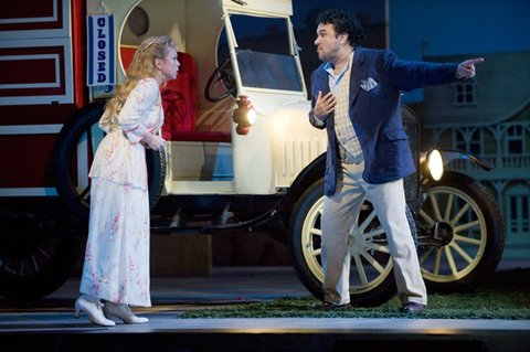 Inva Mula (Adina), Ramón Vargas (Nemorino), L'Elisir d'Amore, Gaetano Donizetti. San Francisco Opera, 2008-09. Photographer: Terrence McCarthy/San Francisco Opera.