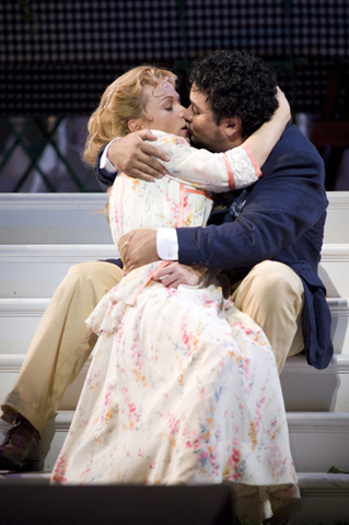 Inva Mula (Adina), Ramón Vargas (Nemorino), L'Elisir d'Amore, Gaetano Donizetti. San Francisco Opera, 2008-09. Photographer: Terrence McCarthy/San Francisco Opera.