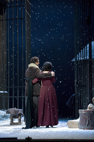 Angela Gheorghiu (Mimì), Piotr Beczala (Roldofo), La Bohème, Giacomo Puccini. San Francisco Opera, 2008-09. Photographer: Terrence McCarthy/San Francisco Opera.