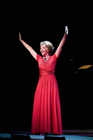 Frederica von Stade (Madeline Mitchell), Three Decembers, Jake Heggie. San Francisco Opera, 2008-09. Photographer: Kristen Loken/San Francisco Opera.