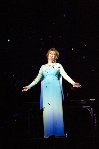 Frederica von Stade (Madeline Mitchell), Three Decembers, Jake Heggie. San Francisco Opera, 2008-09. Photographer: Kristen Loken/San Francisco Opera.