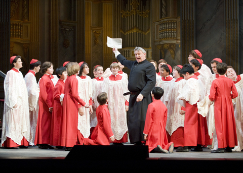 Dale Travis (Sacristan), Chorus, Tosca, Giacomo Puccini. San Francisco Opera, 2008-09. Photographer: Terrence McCarthy/San Francisco Opera.