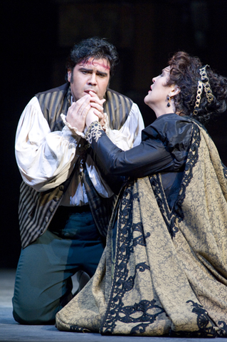 Carlo Ventre (Cavaradossi), Adrianne Pieczonka (Tosca), Tosca, Giacomo Puccini. San Francisco Opera, 2008-09. Photographer: Terrence McCarthy/San Francisco Opera.