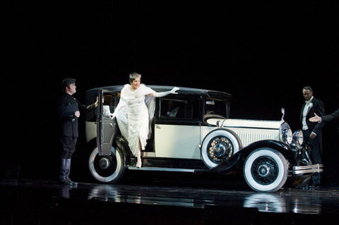 Anna Netrebko (Violetta Valéry), La Traviata, Giuseppe Verdi. San Francisco Opera, 2008-09. Photographer: Terrence McCarthy/San Francisco Opera.