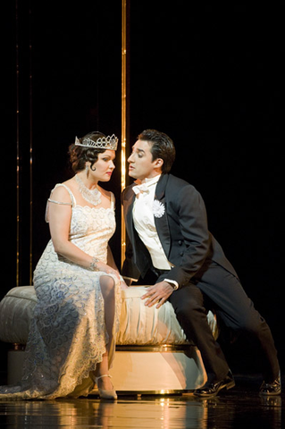 Anna Netrebko (Violetta Valéry), Charles Castronovo (Alfredo Germont), La Traviata, Giuseppe Verdi. San Francisco Opera, 2008-09. Photographer: Terrence McCarthy/San Francisco Opera.