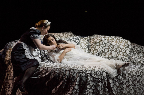 Renée Tatum (Annina), Anna Netrebko (Violetta Valéry), La Traviata, Giuseppe Verdi. San Francisco Opera, 2008-09. Photographer: Terrence McCarthy/San Francisco Opera.