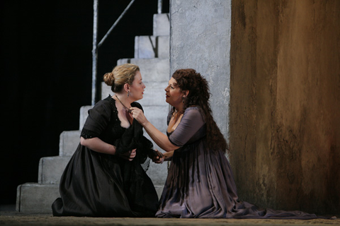 Renée Tatum (Inez), Sondra Radvanovsky (Leonora), Il Trovatore, Guiseppe Verdi. San Francisco Opera, 2009-10. Photographer: Cory Weaver/San Francisco Opera.