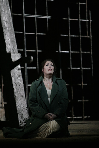 Sondra Radvanovsky (Leonora), Il Trovatore, Guiseppe Verdi. San Francisco Opera, 2009-10. Photographer: Cory Weaver/San Francisco Opera.